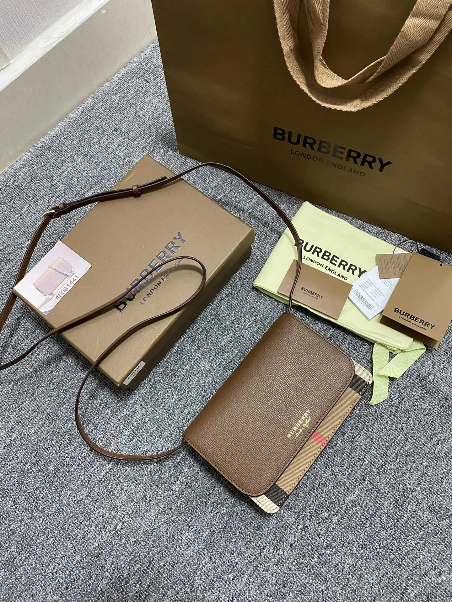 Burberry 1441 Dual-use Small Shoulder Bag Women s Crossbody Bag Burberry 1441 Dual-use Small Shoulder Bag Women s Crossbody Bag