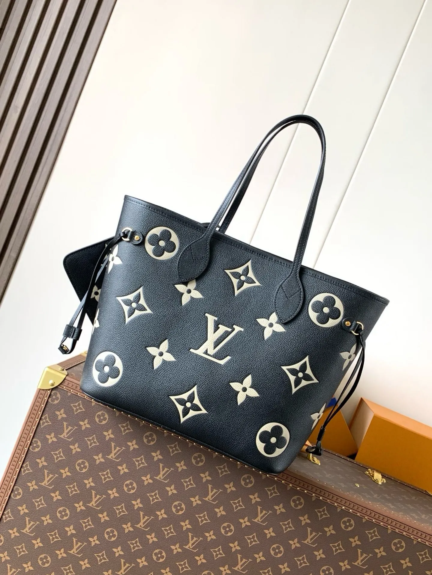 Louis Vuitton M58907 Canvas and Striped Fabric Handbag Women s Shoulder Bag Louis Vuitton M58907 Canvas and Striped Fabric Handbag Women s Shoulder Bag