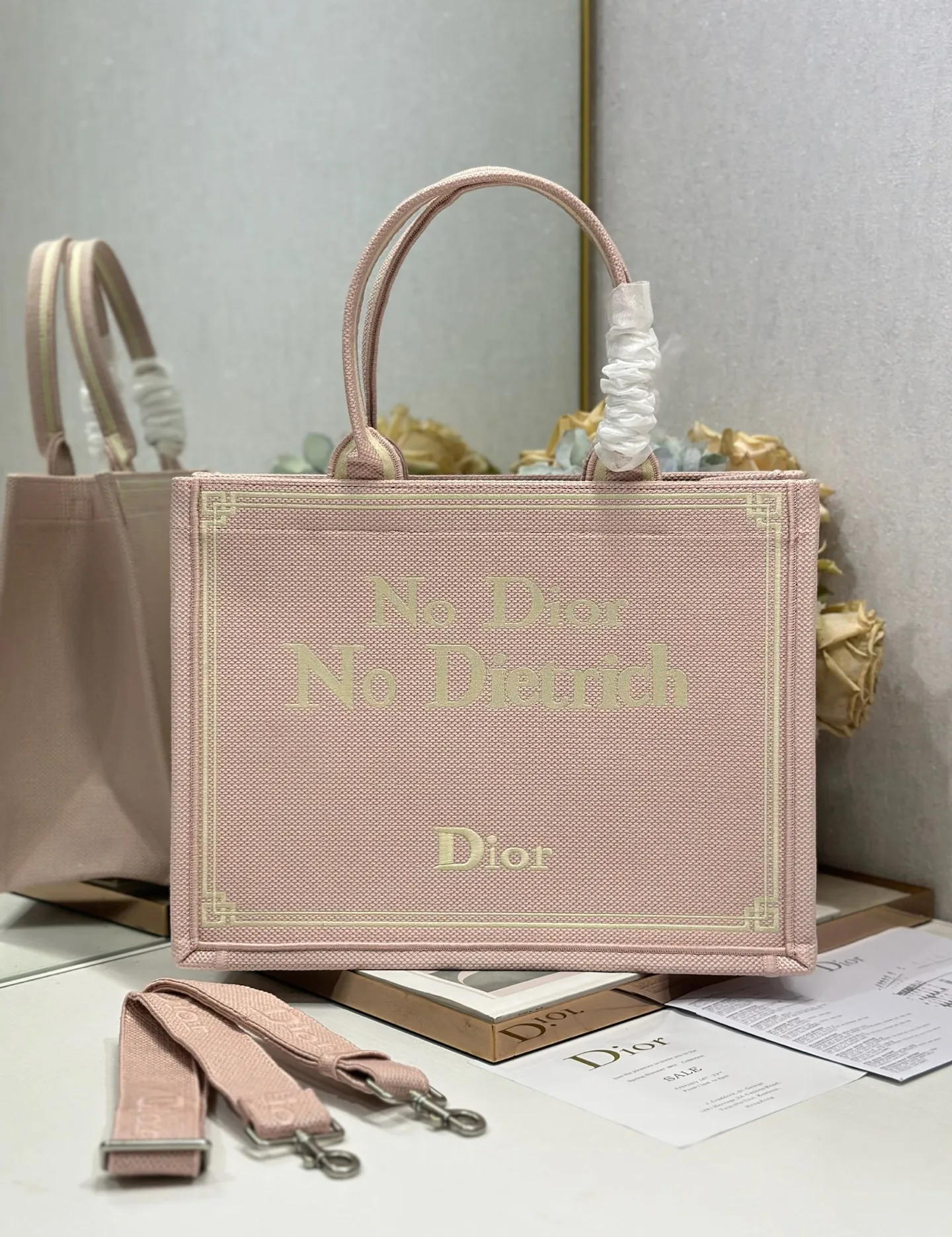 Dior 1286 Medium Feather Mirror with Shoulder Strap Shopping Bag Women s Shoulder Bag Dior 1286 Medium Feather Mirror with Shoulder Strap Shopping Bag Women s Shoulder Bag