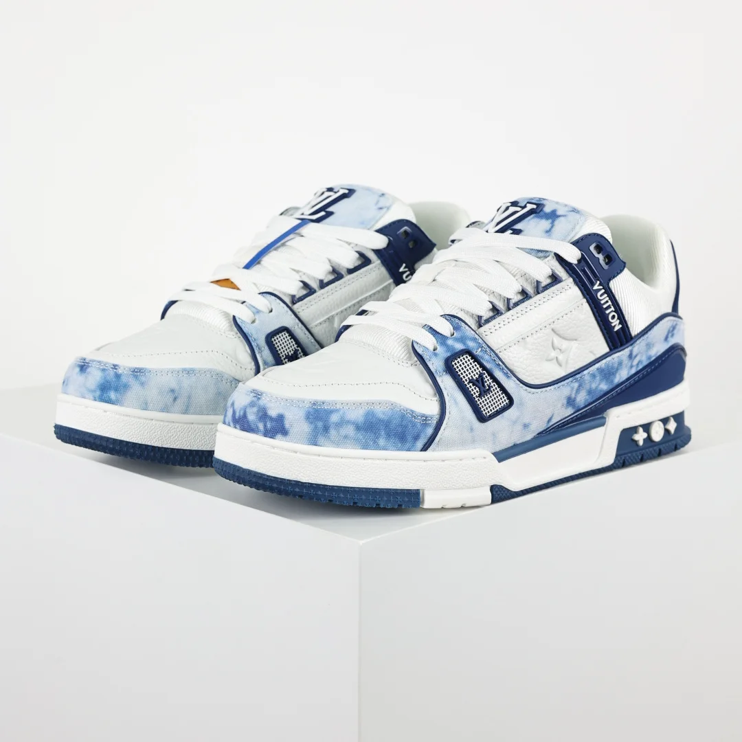 Louis Vuitton Imported plain grain calfskin sports shoes, couple s sports shoes. Louis Vuitton Imported plain grain calfskin sports shoes, couple s sports shoes.