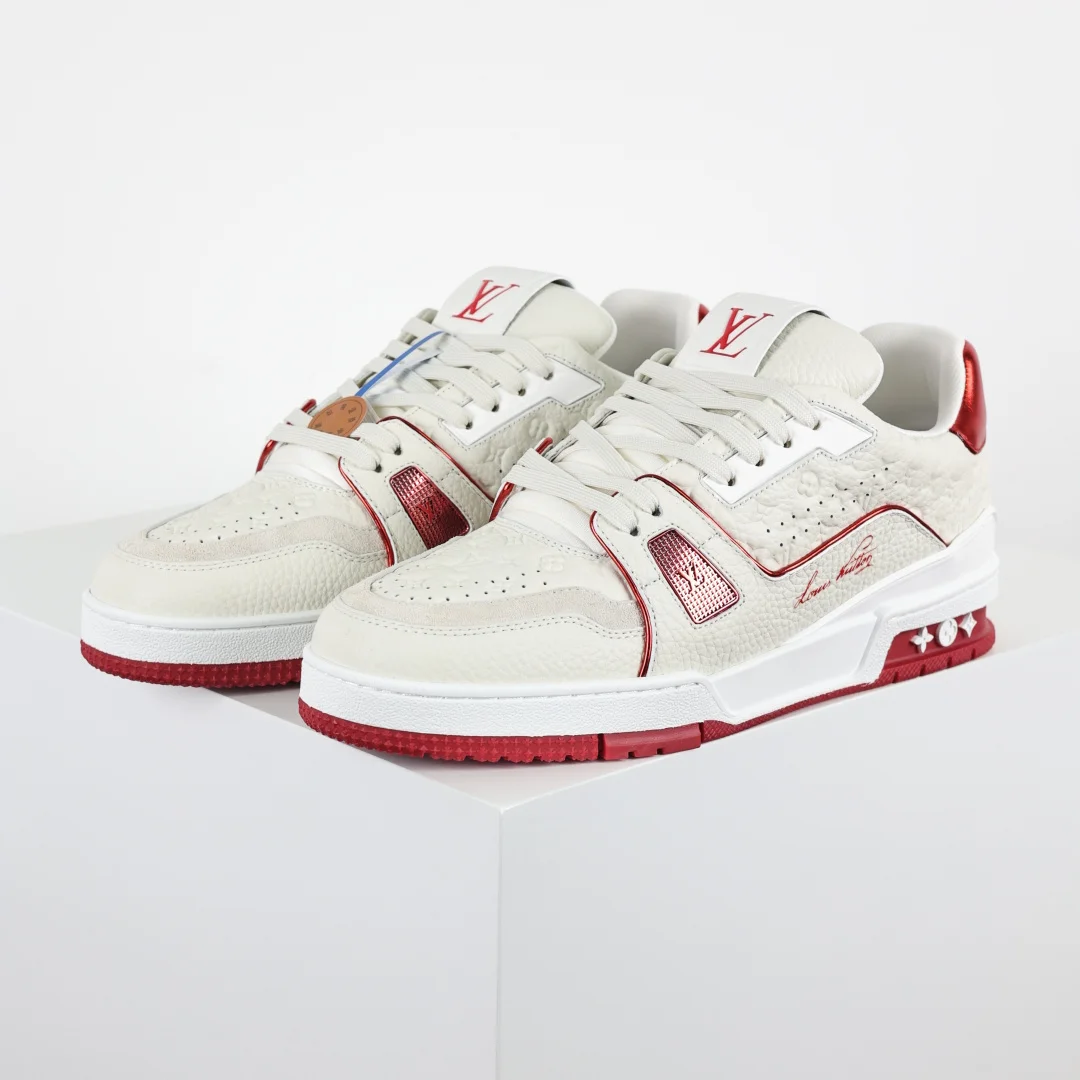 Louis Vuitton Imported plain grain calfskin sports shoes, couple s sports shoes. Louis Vuitton Imported plain grain calfskin sports shoes, couple s sports shoes.